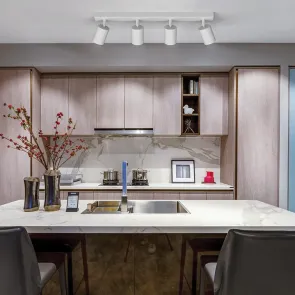 Stropni reflektor GU10 – komplet 4× GU10 + 4 LED žarnice, bela